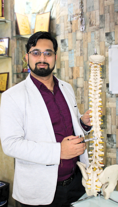 Dr dinesh bhardwaj- chiropractor in delhi